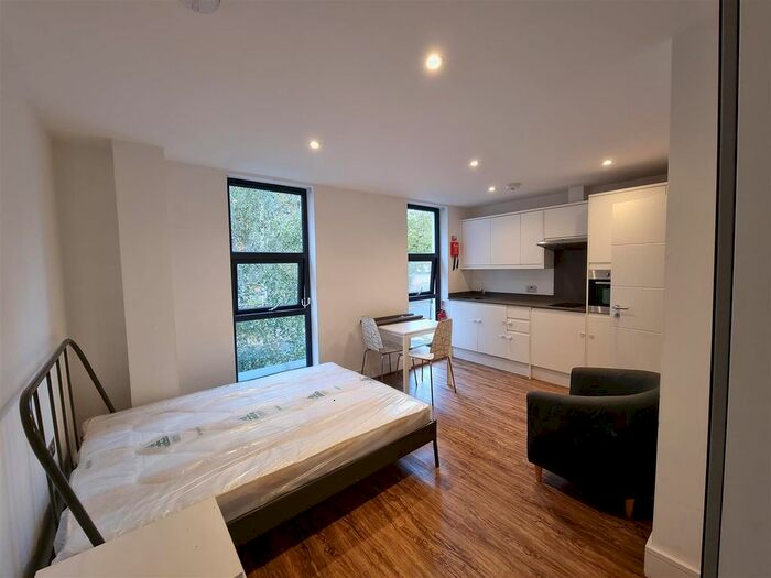 Studio To Rent In Willoughby Road, Turnpike Lane, London, N8