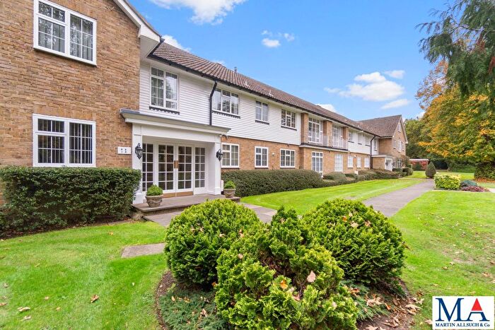 3 Bedroom Flat For Sale In Deacons Heights, Elstree, WD6