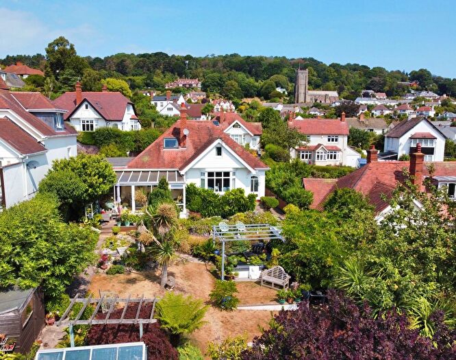 4 Bedroom Detached Bungalow For Sale In Hemp Gardens, Minehead, TA24