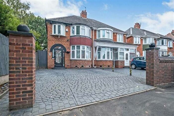 3 Bedroom Semi Detached House To Rent In Jayshaw Avenue, Birmingham, B43