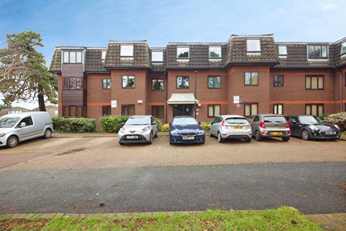 2 Bedroom Flat For Sale In Woodridge Close, Enfield, EN2