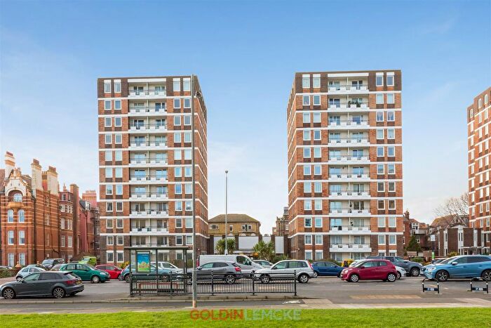 3 Bedroom Flat To Rent In Grand Avenue, Hove, BN3