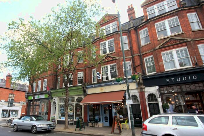 3 Bedroom Flat To Rent In High Street, Teddington, Greater London, TW11