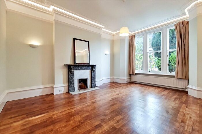 3 Bedroom Flat To Rent In Netherhall Gardens, Hampstead, NW3