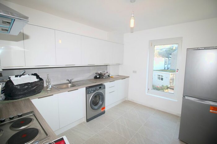 1 Bedroom Flat To Rent In Cranbrook, Ilford, Essex, IG1