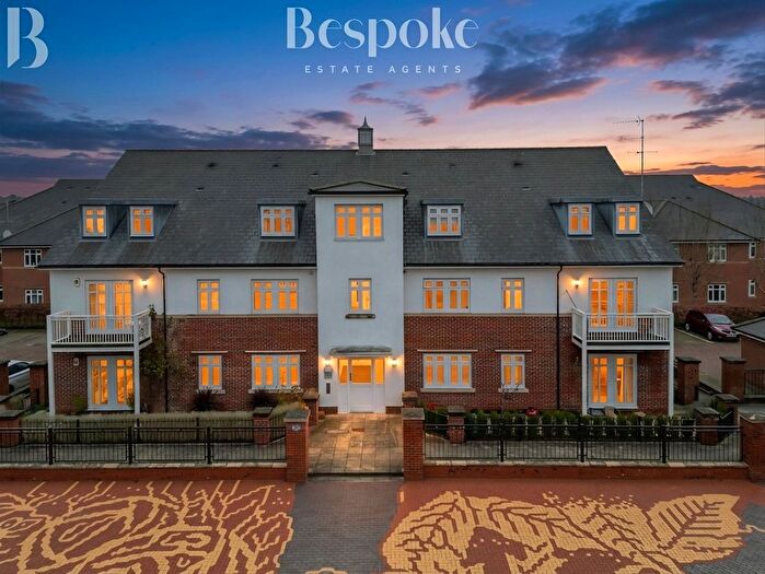 2 Bedroom Flat For Sale In Gabriels Square, Lower Earley, RG6