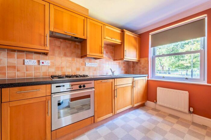 2 Bedroom Flat To Rent In Croxted Road, West Dulwich, London, SE21