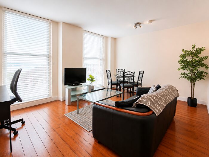 1 Bedroom Flat To Rent In Ingram Street, Merchant City, Glasgow, G1