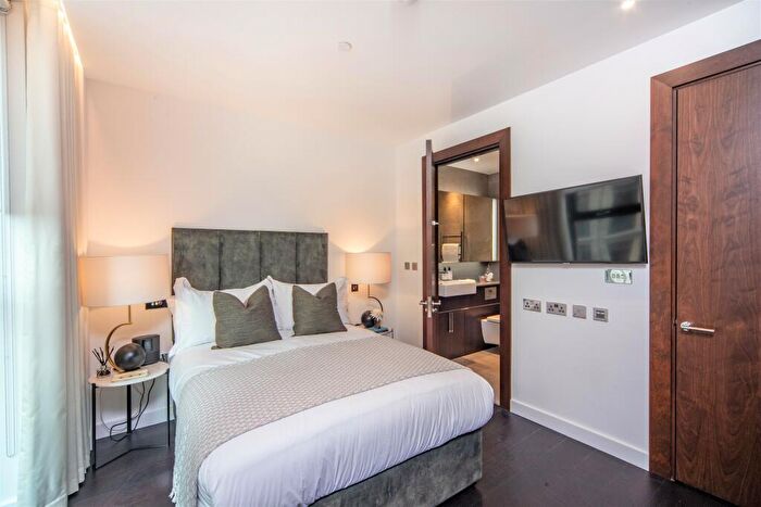 2 Bedroom Apartment To Rent In Charles Clowes Walk, Nine Elms, London, SW11