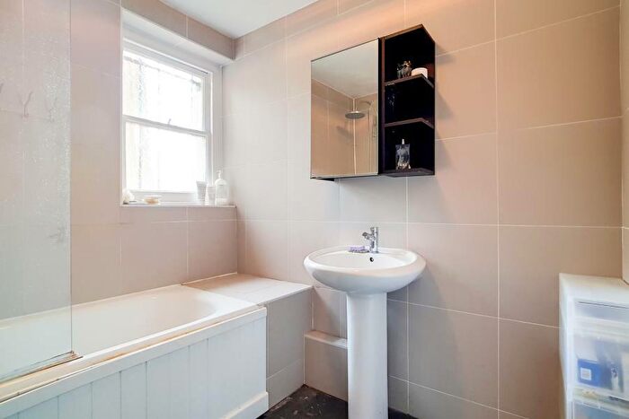 2 Bedroom Apartment To Rent In East India Dock Road London, E14