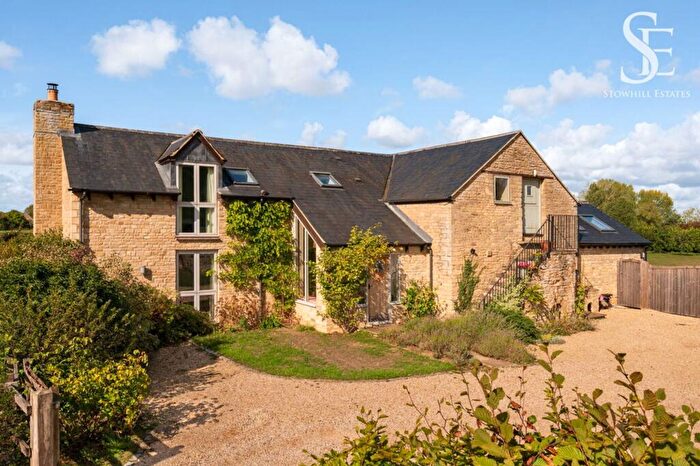 5 Bedroom Detached House For Sale In North Street, Aston, OX18