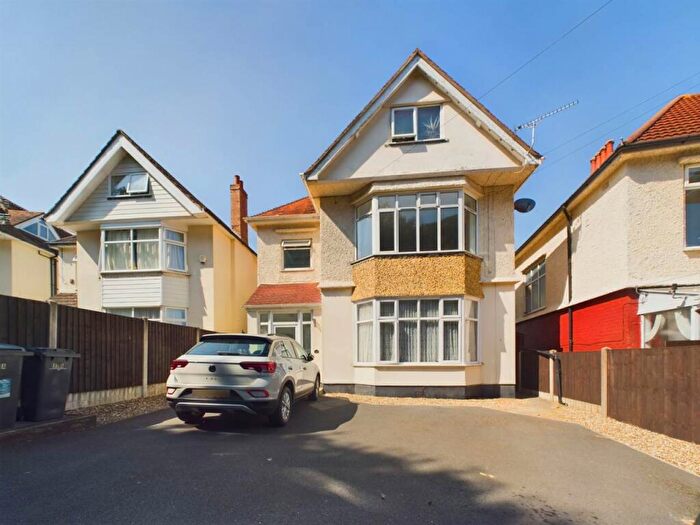 2 Bedroom Flat To Rent In Belle Vue Crescent, Southbourne, Bournemouth, BH6
