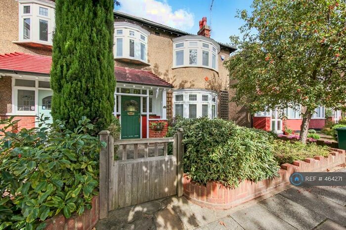 4 Bedroom Semi-Detached House To Rent In Vines Avenue, Finchley, N3