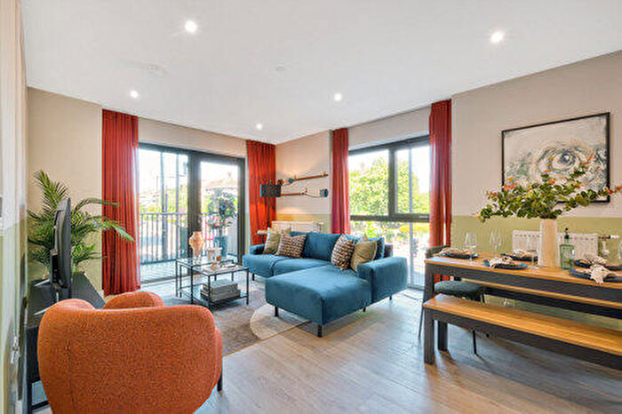 1 Bedroom Apartment For Sale In Woodberry Grove, North London, N4