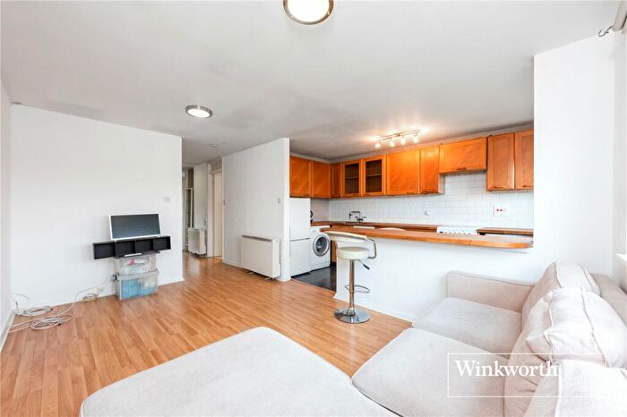 1 Bedroom Apartment To Rent In Holden Road, North Finchley, London, N12