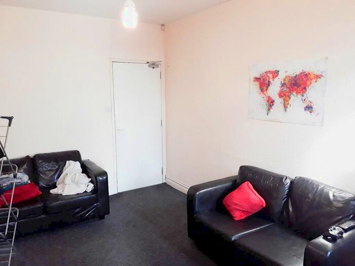 3 Bedroom Flat To Rent In Helmsley Road, Sandyford, Newcastle Upon Tyne, NE2