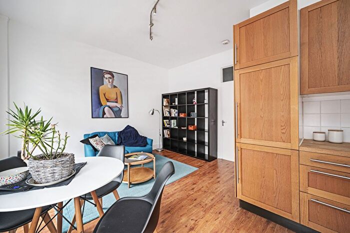 1 Bedroom Flat To Rent In Acton Street, King's Cross, London, WC1X
