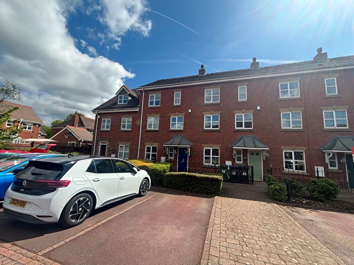 3 Bedroom Town House For Sale In Gatcombe Way, Priorslee, Telford, TF2