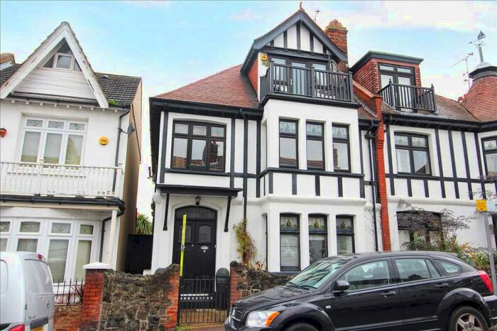 3 Bedroom Apartment To Rent In Leigh On Sea, SS9