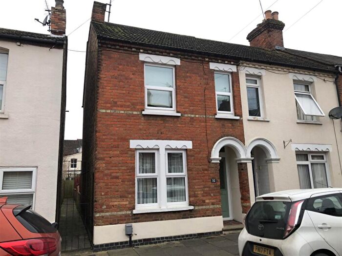 3 Bedroom End Of Terrace House To Rent In Hartington Street, Bedford, MK41