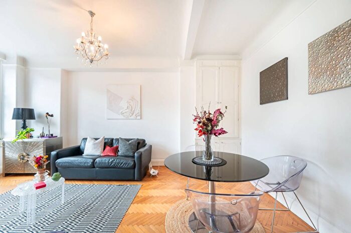 1 Bedroom Flat For Sale In Queensway, Bayswater, London, W2
