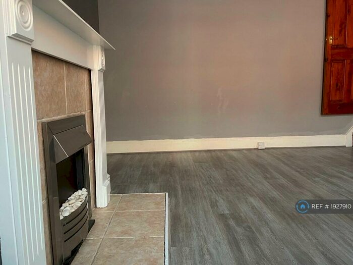 2 Bedroom Terraced House To Rent In Brompton Grove, Leeds, LS11