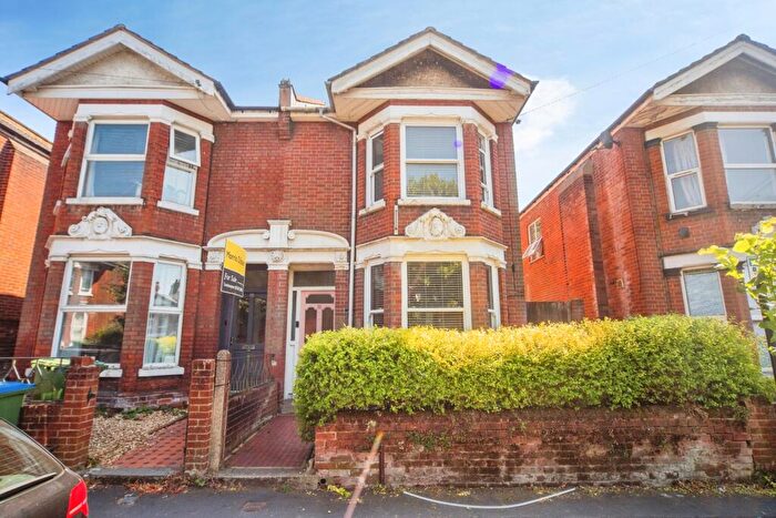 4 Bedroom Semi-Detached House For Sale In Kenilworth Road, Polygon, Southampton, Hampshire, SO15