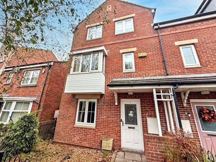 4 Bedroom Town House To Rent In Murray Park, Stanley, Durham, DH9