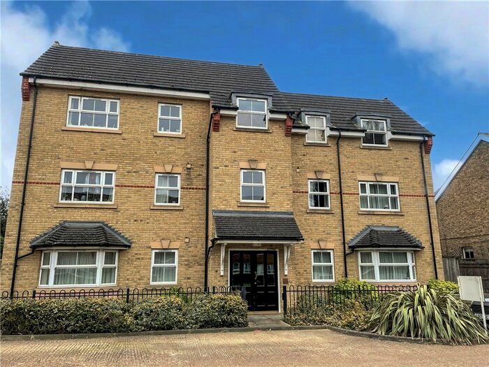 2 Bedroom Flat To Rent In Strode Street, Egham, Surrey, TW20