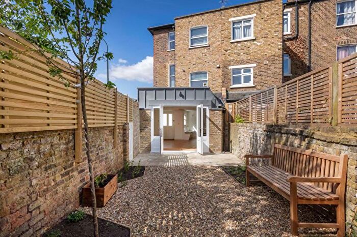 2 Bedroom Flat To Rent In Percy Road, London, W12