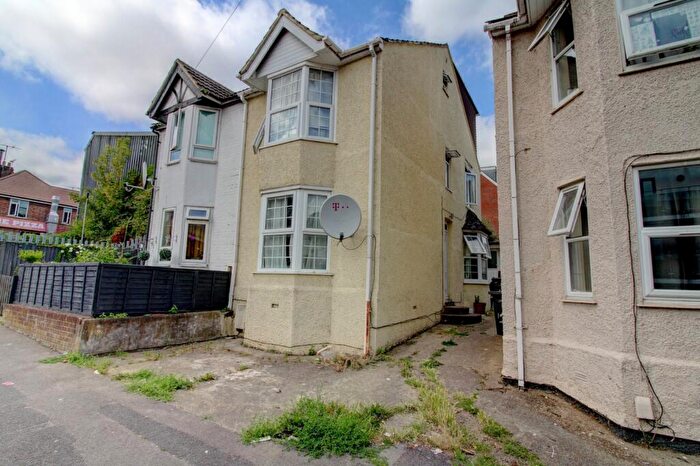 6 Bedroom Semi-Detached House For Sale In Lindsay Avenue, High Wycombe, Buckinghamshire, HP12