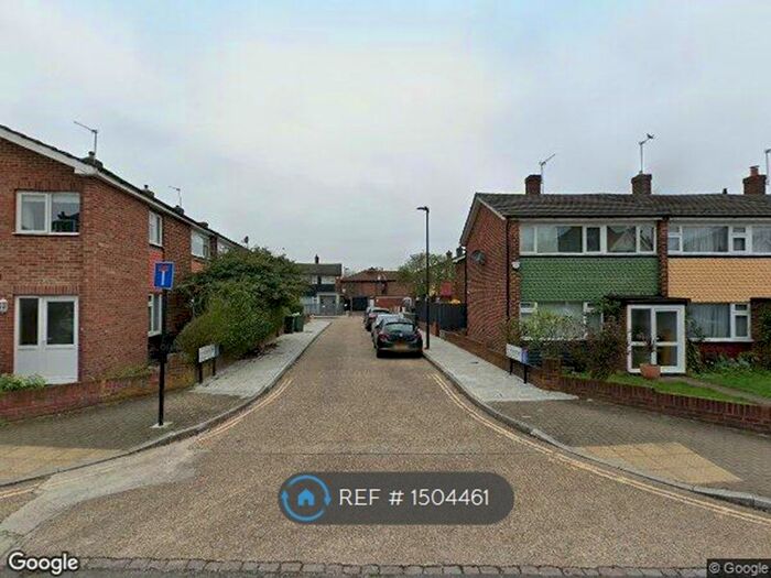 Studio To Rent In London, London, SW16