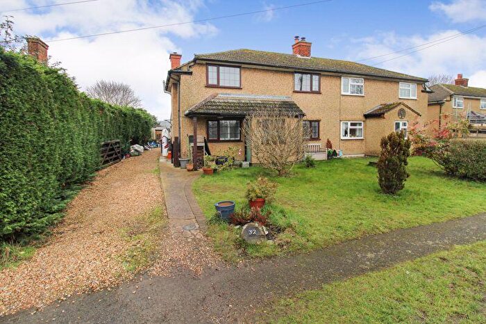 4 Bedroom Semi-Detached House For Sale In Stanford Road, Southill, SG18