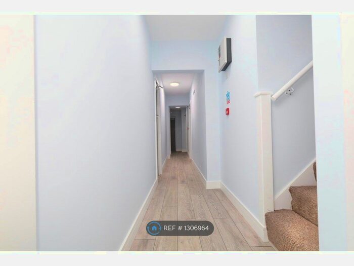 Studio To Rent In Beech Close, West Drayton UB7