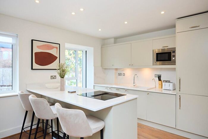 2 Bedroom Mews For Sale In Graces Mews, Abbey Road, NW8
