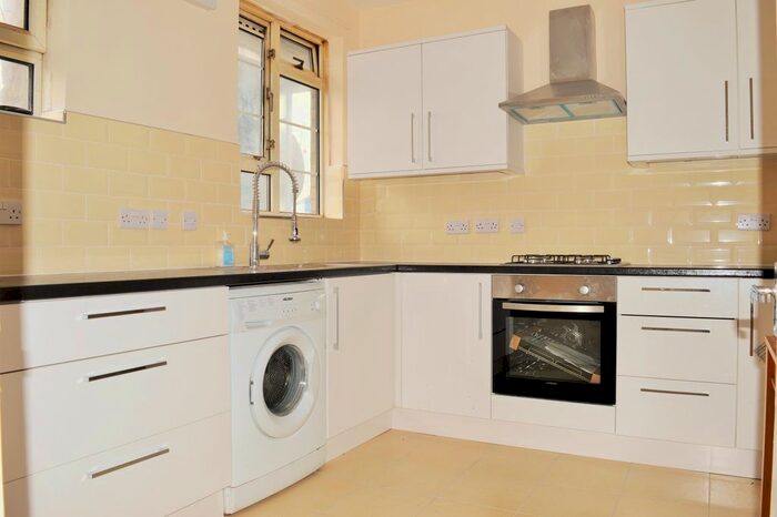 3 Bedroom Flat To Rent In Vallance Road, Whitechapel Brick Lane, E1