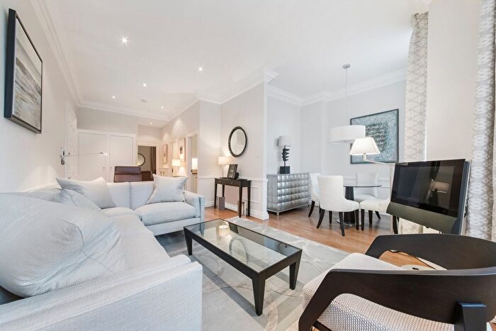 1 Bedroom Flat To Rent In Cadogan Square, London, SW1X