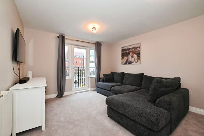 2 Bedroom Flat To Rent In Bellamy House, Wokingham, RG41