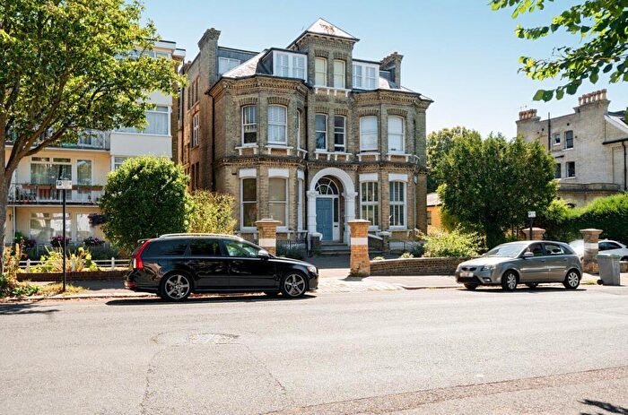 2 Bedroom Flat To Rent In Eaton Gardens, Hove, East Sussex, BN3