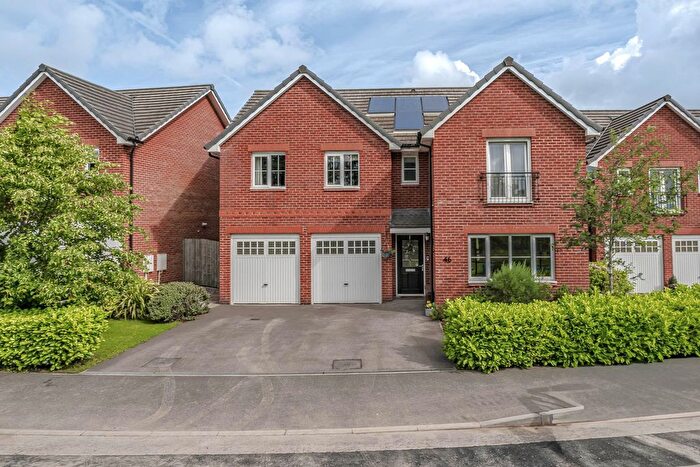 5 Bedroom Detached House For Sale In Rossendale Drive, Adlington, PR6