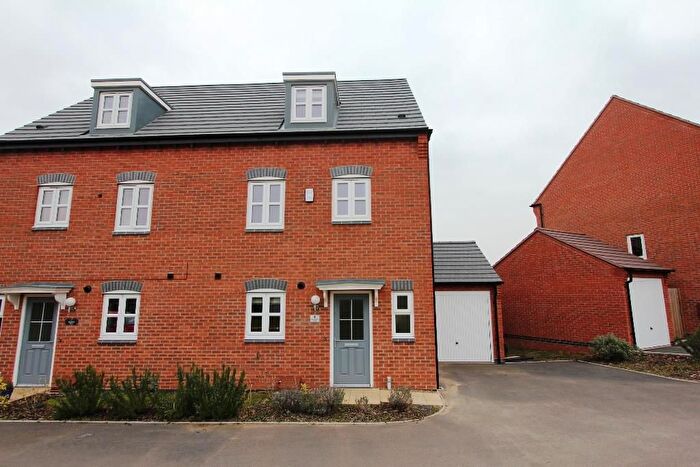 4 Bedroom Semi-Detached House To Rent In Stockholm Close, Hinckley, Leicestershire, LE10