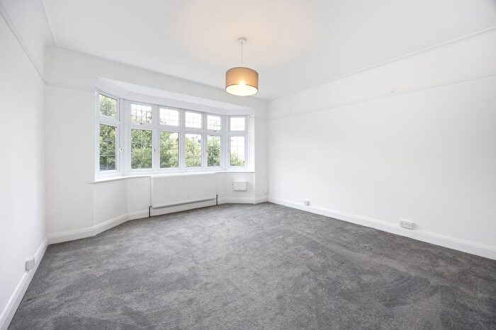 2 Bedroom Flat To Rent In Lingfield Road, London, SW19