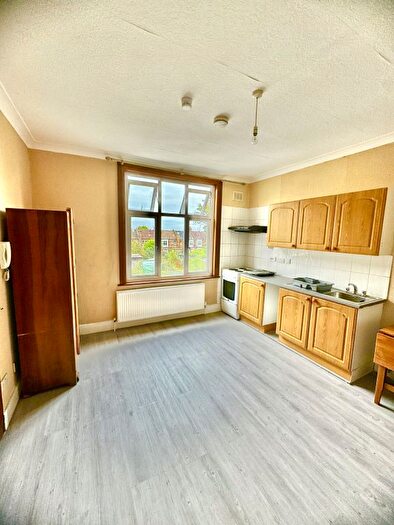 Studio To Rent In Amberley Road, Palmers Green, N13