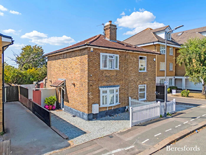 2 Bedroom Semi Detached House For Sale In Carlisle Road, Romford, RM1