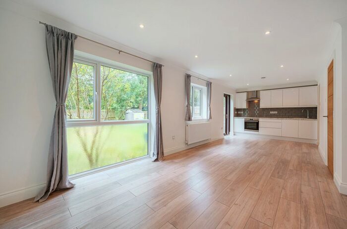 3 Bedroom Terraced House To Rent In Oakdale, Bracknell, Berkshire, RG12