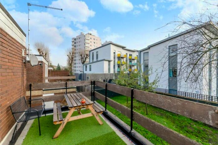 1 Bedroom Flat To Rent In Patio Close, Clarence Avenue, London, SW4