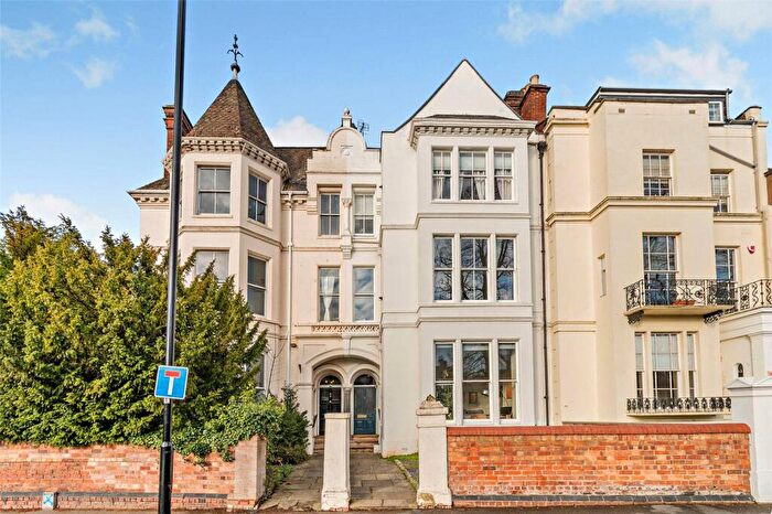 2 Bedroom Apartment For Sale In Holly Walk, Leamington Spa, CV32
