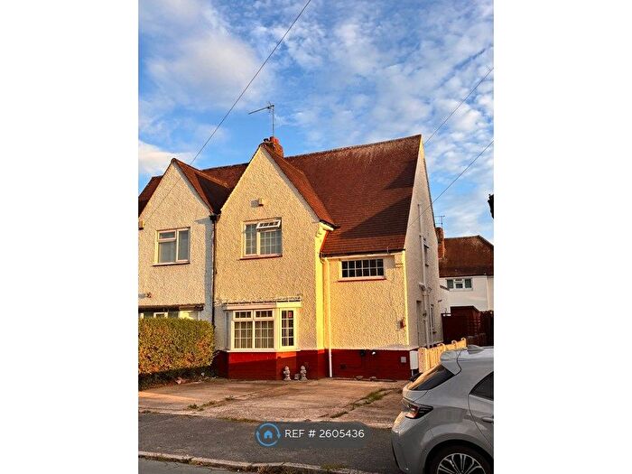 3 Bedroom Semi-detached House To Rent In Marina Way, Slough, SL1