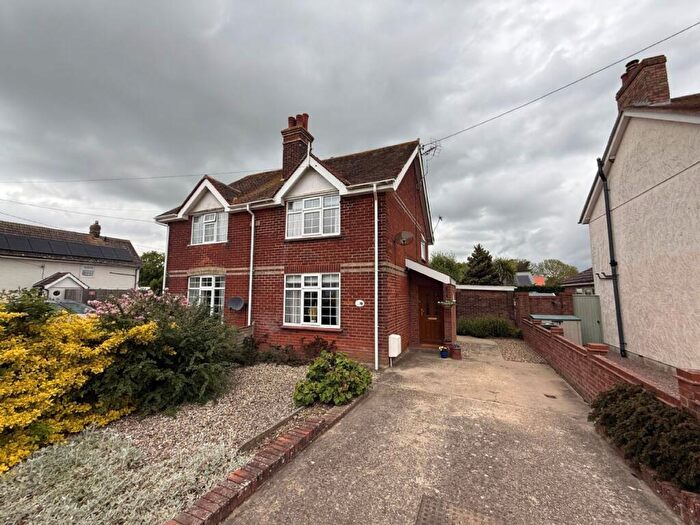 2 Bedroom Semi-Detached House For Sale In Landermere Road, Thorpe-le-soken, CO16