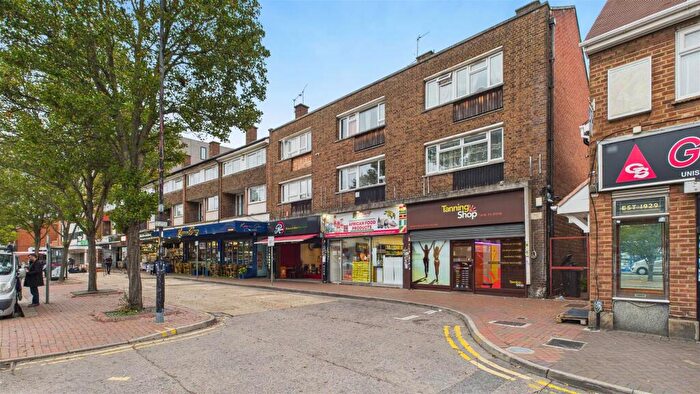 3 Bedroom Maisonette For Sale In High Street, Waltham Cross, EN8